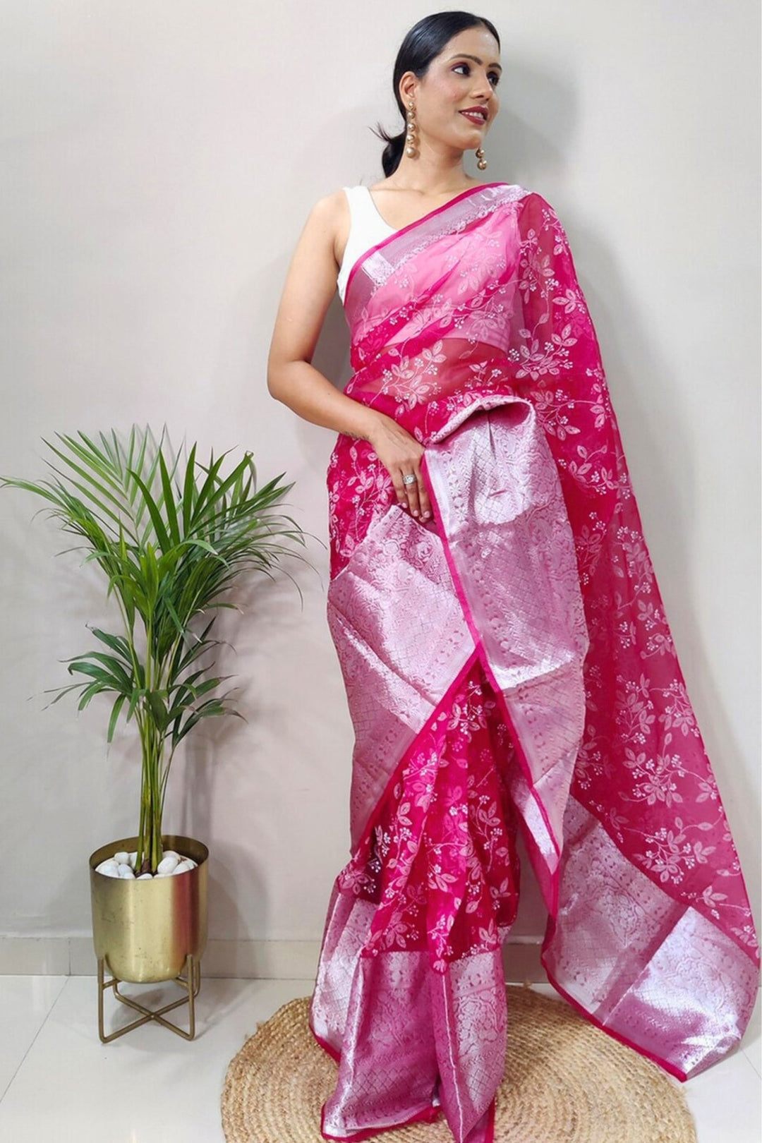 How to Choose the Perfect Saree for Corporate Events